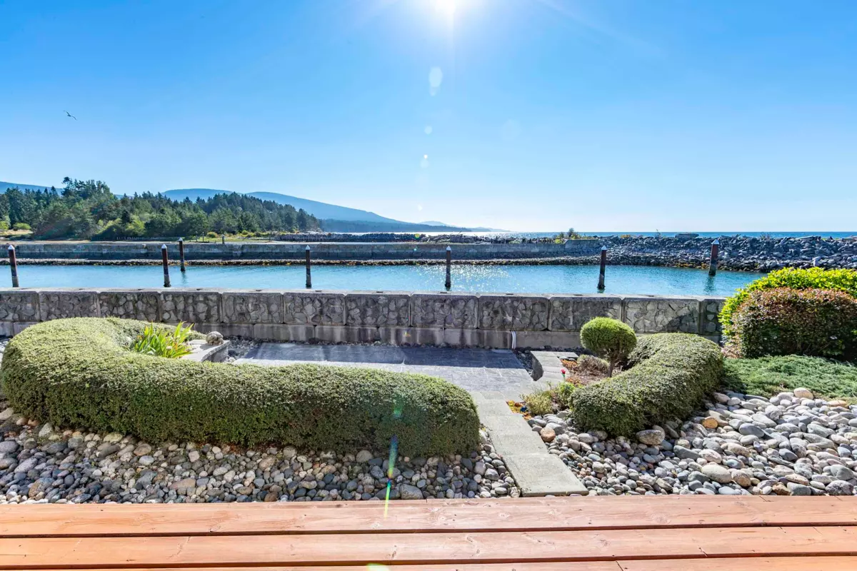 Living Room Photo of 226 1585 Field Road, Sechelt, BC