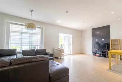 2681 E 41st Avenue, Vancouver, BC, Vancouver — Duplex for sale