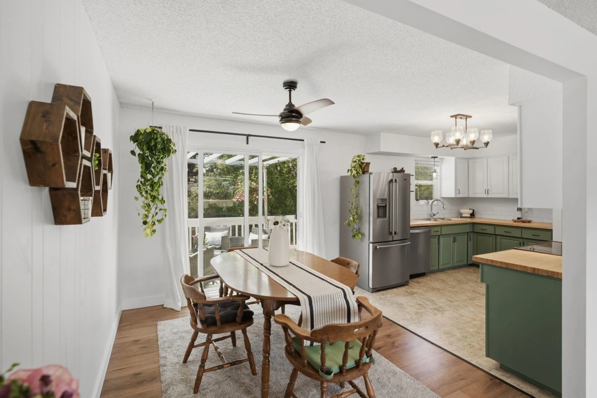 Living Room Photo of 11782 74a Avenue, Delta, BC