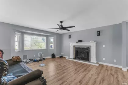 Hallway Photo of 13572 68 Avenue, Surrey, BC