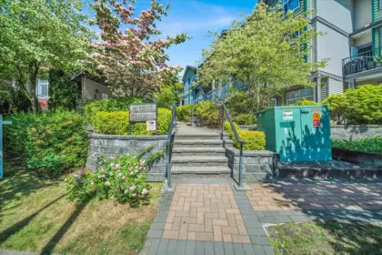 Entry Foyer Photo of 207 7333 16th Avenue, Burnaby, BC