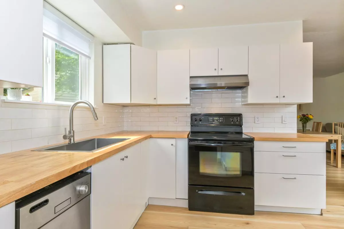 Dining Area Photo of 6294 W Greenside Drive, Surrey, BC