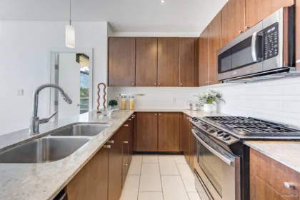 Kitchen Island Photo of 1206 280 Ross Drive, New Westminster, BC