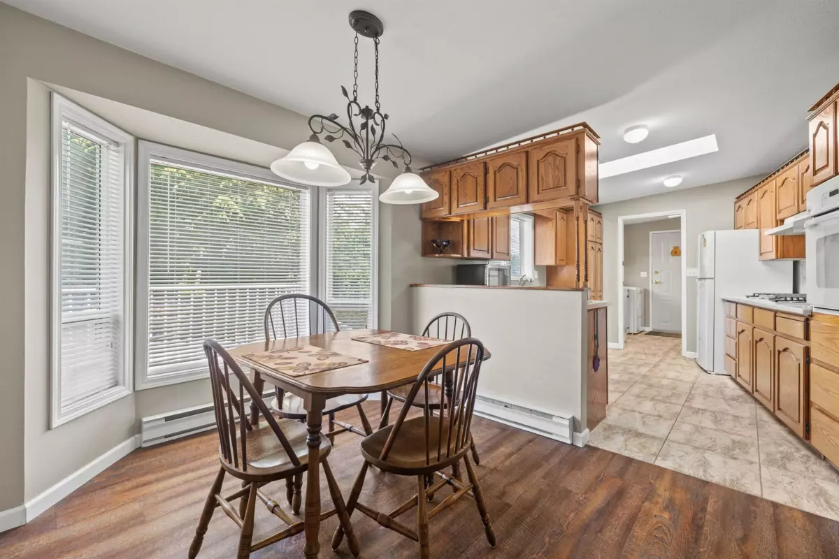 Dining Area Photo of 260 27111 Avenue, Langley, BC