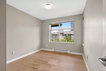 Entry Foyer Photo of 406 500 Klahanie Drive, Port Moody, BC