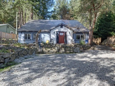 9168 Sunshine Coast Highway, Halfmoon Bay, BC, Halfmoon Bay — Single Family Residence for sale