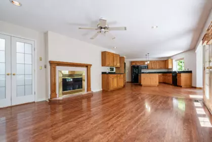 Kitchen Island Photo of 14290 30 Avenue, Surrey, BC