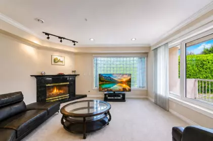 Powder Room Photo of 6718 Arbutus Street, Vancouver, BC