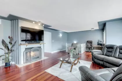 Kitchen Island Photo of 20140 Ashley Crescent, Maple Ridge, BC