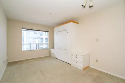 Entry Foyer Photo of 212 15255 18 Avenue, Surrey, BC