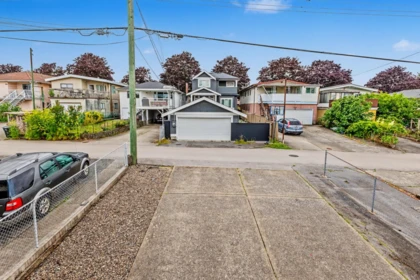 Garden / Landscaping Photo of 4137 Parker Street, Burnaby, BC
