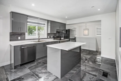 Kitchen Island Photo of 8762 Bellevue Drive, Chilliwack, BC