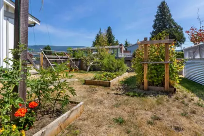 Backyard Photo of 5605 Ocean Avenue, Sechelt, BC