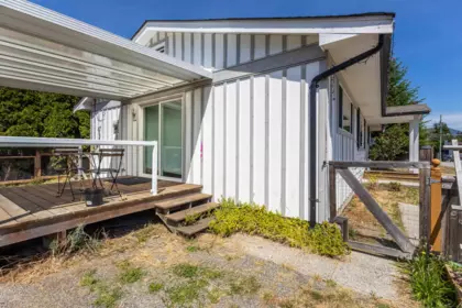 Hot Tub / Spa Photo of 5605 Ocean Avenue, Sechelt, BC