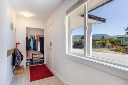 5605 Ocean Avenue, Sechelt, BC, Sechelt — Single Family Residence for sale