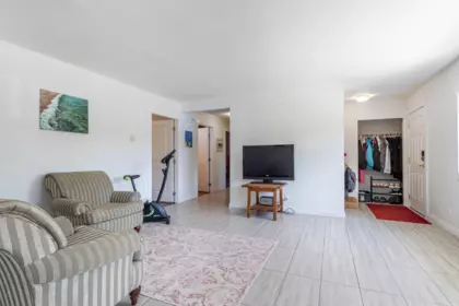 Walk-In Closet Photo of 5605 Ocean Avenue, Sechelt, BC