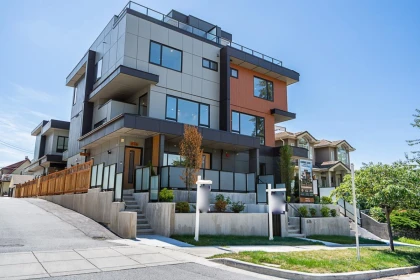 1 676 E 22nd Avenue, Vancouver, BC, Vancouver — Half Duplex for sale