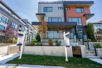 1 676 E 22nd Avenue, Vancouver, BC, Vancouver — Half Duplex for sale