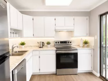 Kitchen Island Photo of 1008 615 Belmont Street, New Westminster, BC