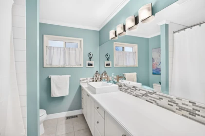 Guest Bathroom Photo of 990 Jarvis Street, Coquitlam, BC