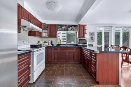 Kitchen Island Photo of 9491 Seacote Road, Richmond, BC