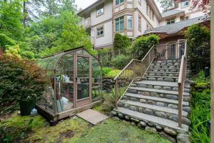 Front Yard Photo of 505 2059 Chesterfield Avenue, North Vancouver, BC