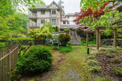 Garden / Landscaping Photo of 505 2059 Chesterfield Avenue, North Vancouver, BC