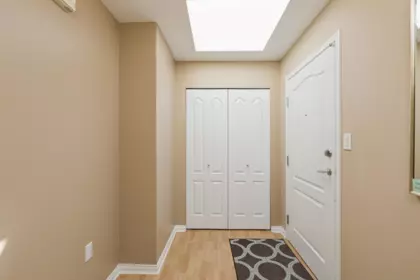 Hallway Photo of 505 2059 Chesterfield Avenue, North Vancouver, BC