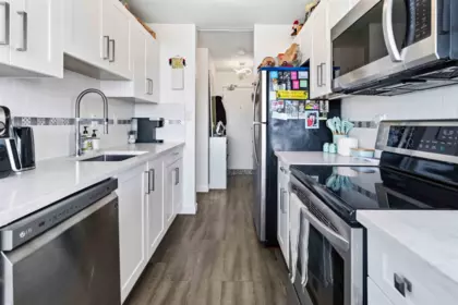 Kitchen Island Photo of 1603 740 Hamilton Street, New Westminster, BC