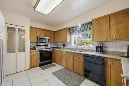 Breakfast Nook Photo of 3575 Coast Meridian Road, Port Coquitlam, BC
