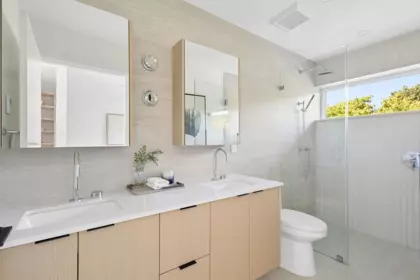 Swimming Pool Photo of 1 2124 E 8 Avenue, Vancouver, BC
