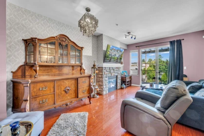 Kitchen Island Photo of 6 1010 Ewen Avenue, New Westminster, BC