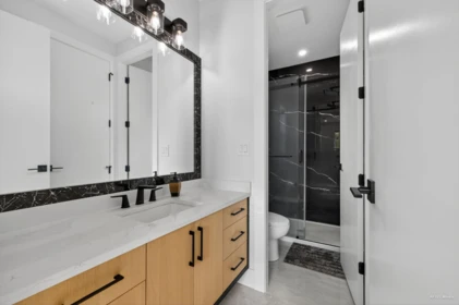 Hallway Photo of 15363 94 Avenue, Surrey, BC