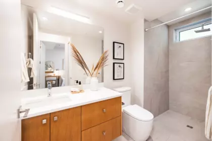 Primary Bathroom Photo of 2 2995 Adanac Street, Vancouver, BC