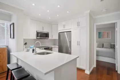 Powder Room Photo of 3 886 Broughton Street, Vancouver, BC