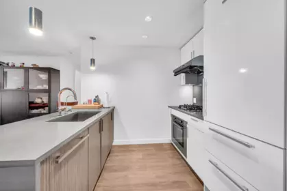 Kitchen Island Photo of 1503 5599 Cooney Road, Richmond, BC