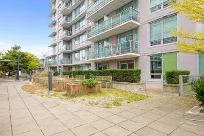 Swimming Pool Photo of 1503 5599 Cooney Road, Richmond, BC