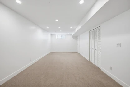 Hallway Photo of 24070 Hill Avenue, Maple Ridge, BC