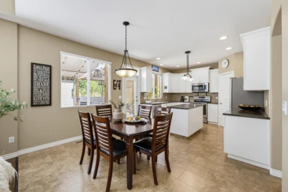 Kitchen Island Photo of 24070 Hill Avenue, Maple Ridge, BC