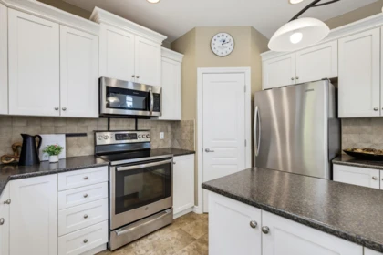 Primary Bathroom Photo of 24070 Hill Avenue, Maple Ridge, BC