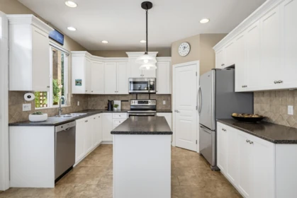 Primary Bedroom Photo of 24070 Hill Avenue, Maple Ridge, BC
