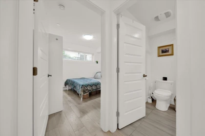 Guest Bathroom Photo of 6 1209 Fourth Avenue, New Westminster, BC