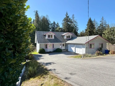 Front Yard Photo of 1073 Grandview Road, Gibsons, BC