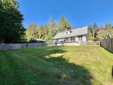 Kitchen Island Photo of 1073 Grandview Road, Gibsons, BC