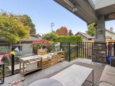 Backyard Photo of 917 W 20th Avenue, Vancouver, BC