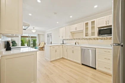 Kitchen Photo of 129 32691 Garibaldi Drive, Abbotsford, BC