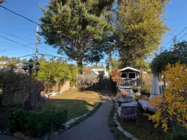 15582 Victoria Avenue, White Rock, BC, White Rock — Single Family Residence for sale