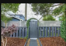 15582 Victoria Avenue, White Rock, BC