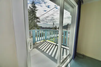 545 Sargent Road, Gibsons, BC, Gibsons — Single Family Residence for sale