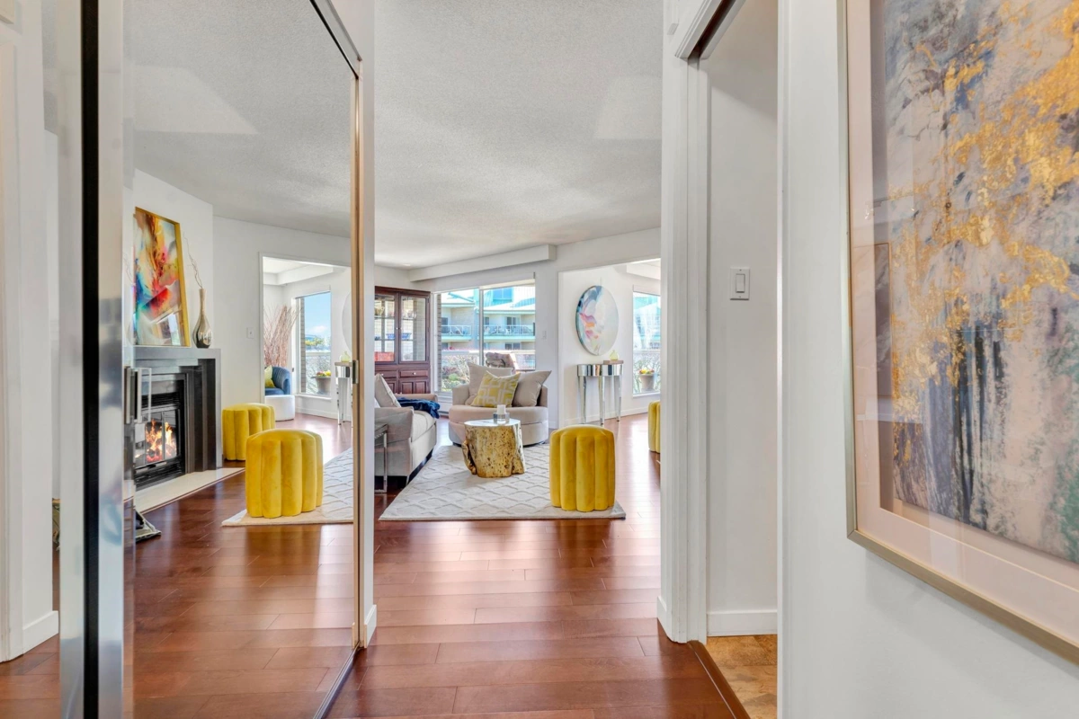 Family Room Photo of 1203 33 Chesterfield Place, North Vancouver, BC